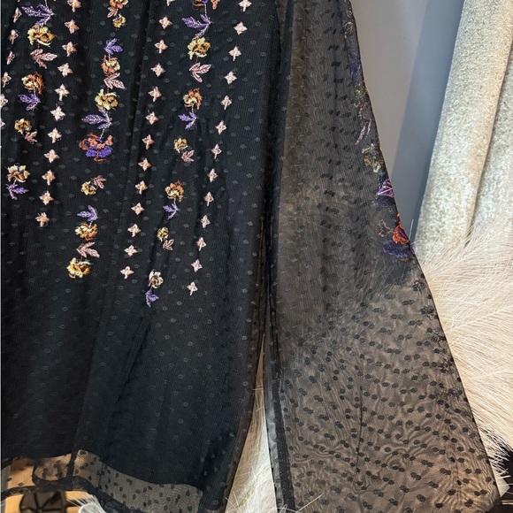 Style & Co. Black Top with Floral Embroidery - Picture 4 of 6